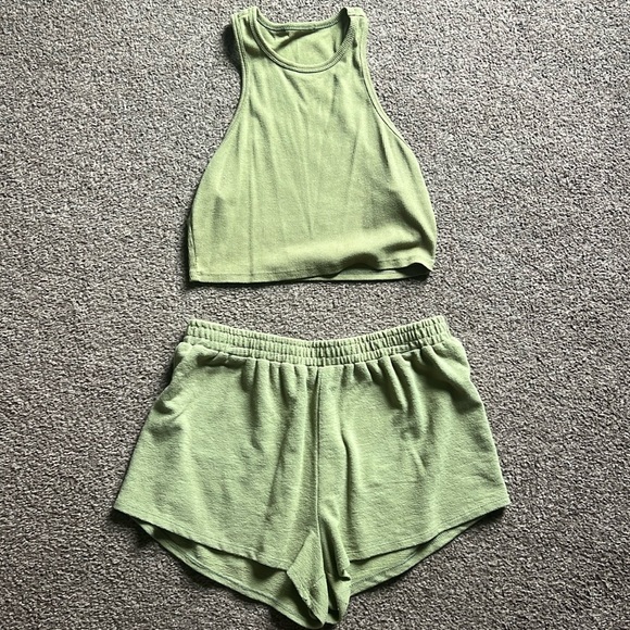 green 2 piece matching set - Picture 2 of 3